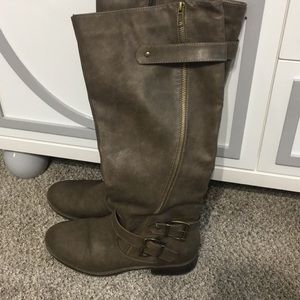 Tall riding boots